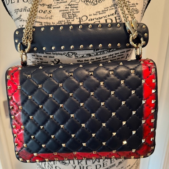 ❤️Valentino Garavani❤️ - Picture 9 of 17